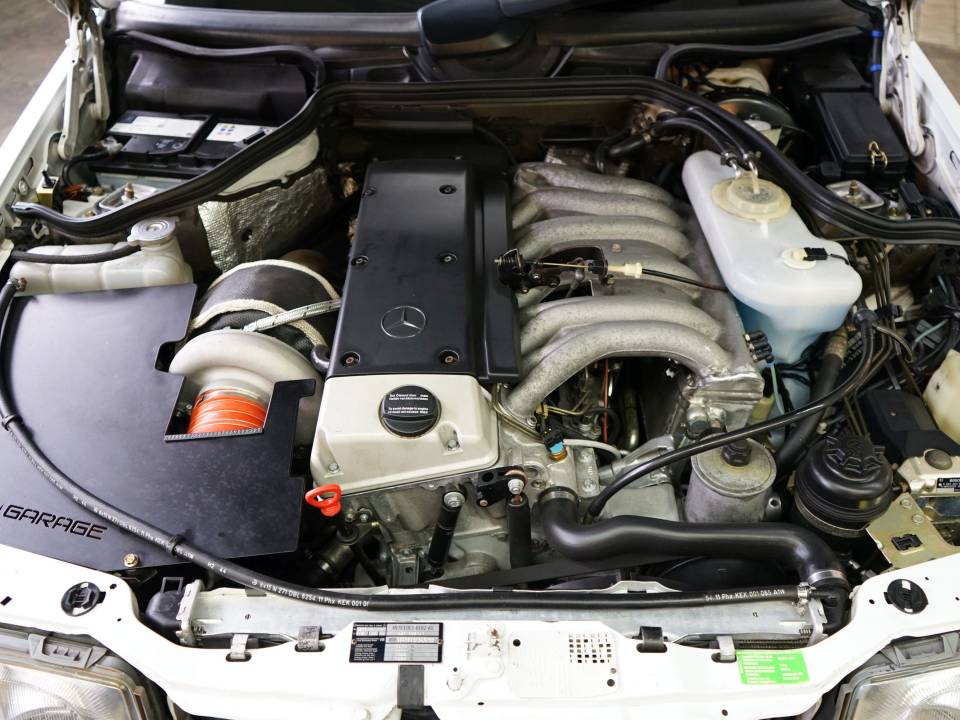 Afbeelding 35/36 van Mercedes-Benz E 300 Turbodiesel T (1995)