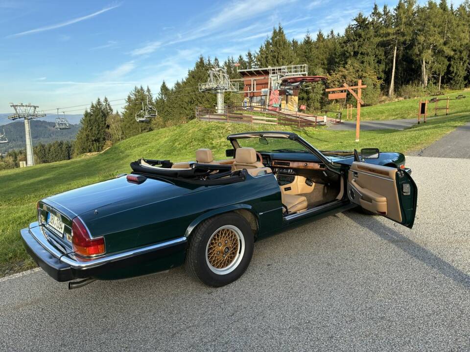Image 4/8 of Jaguar XJS 5.3 V12 (1989)