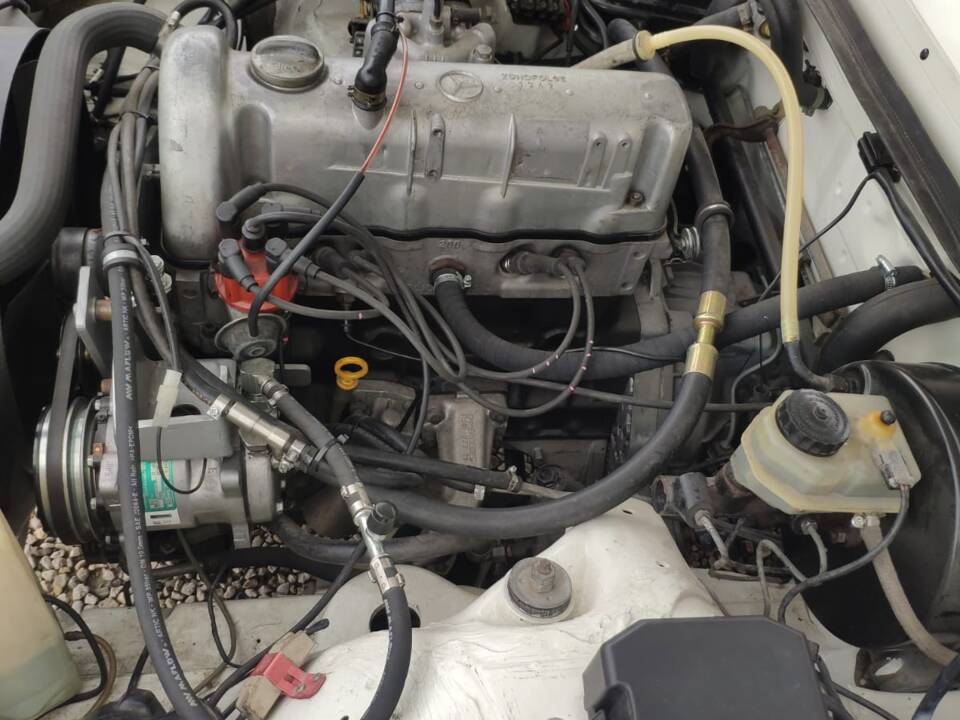 Bild 4/9 von Mercedes-Benz 200 (1978)