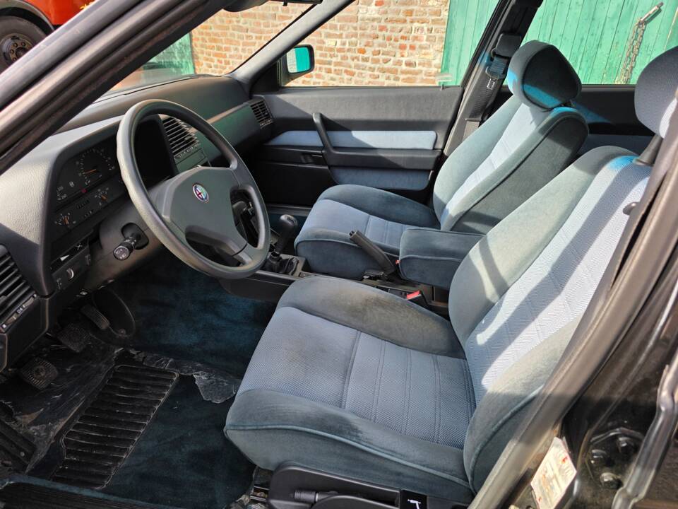 Bild 32/55 von Alfa Romeo 164 2.0 (1989)