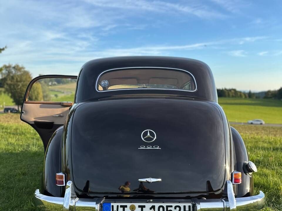 Image 6/30 de Mercedes-Benz 220 (1952)