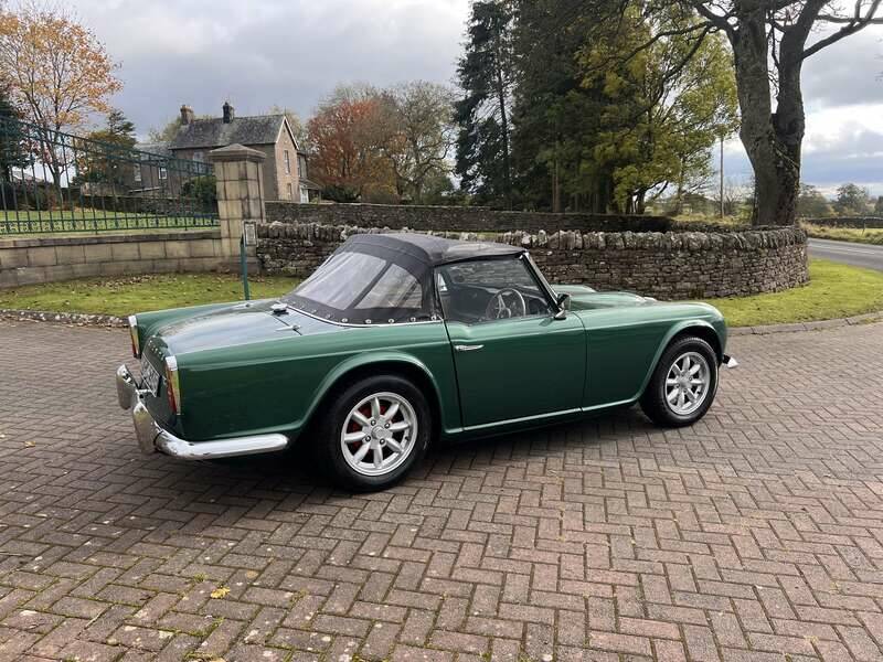 Image 37/45 of Triumph TR 4 (1964)