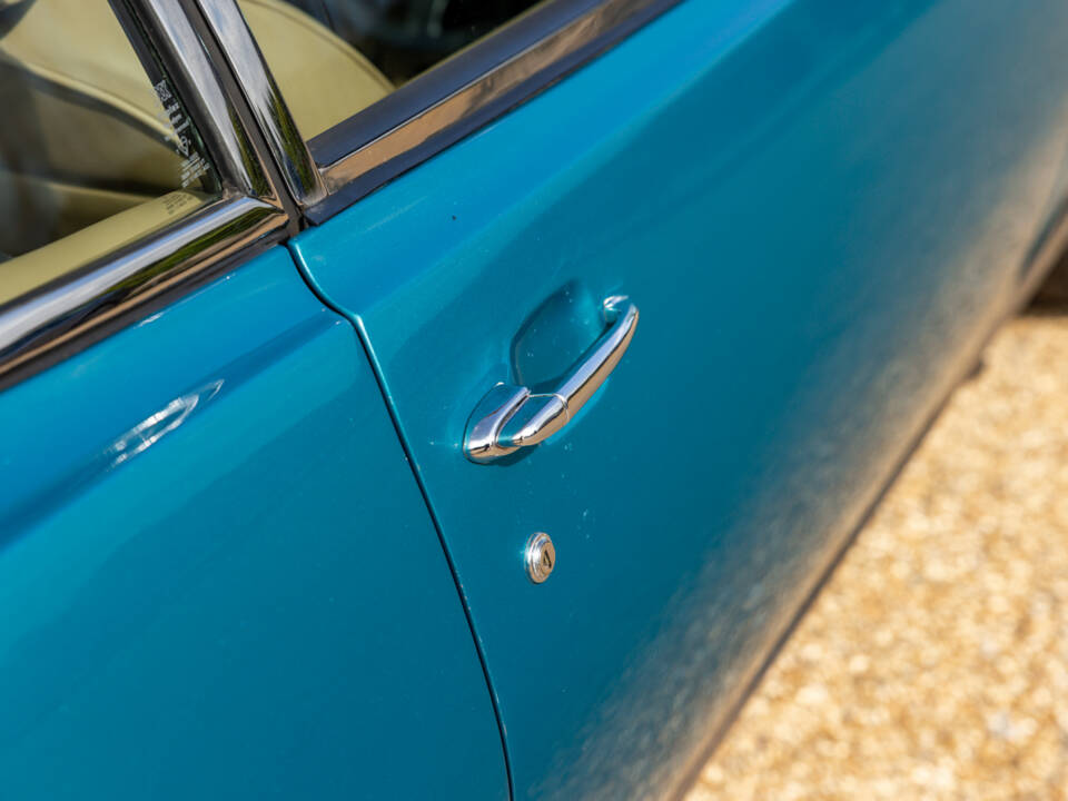 Immagine 24/71 di Aston Martin DBS V8 (1971)