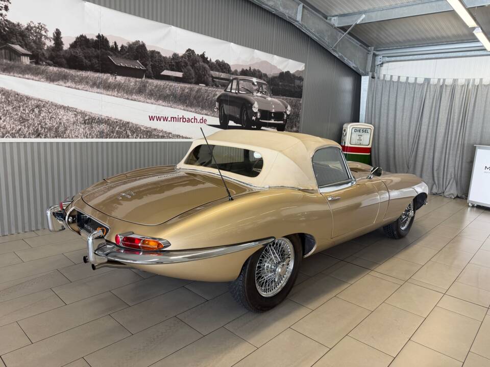 Image 8/18 de Jaguar Type E 4.2 (1967)