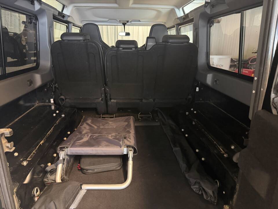 Bild 11/11 von Land Rover Defender 110 Crew Cab SE (2009)