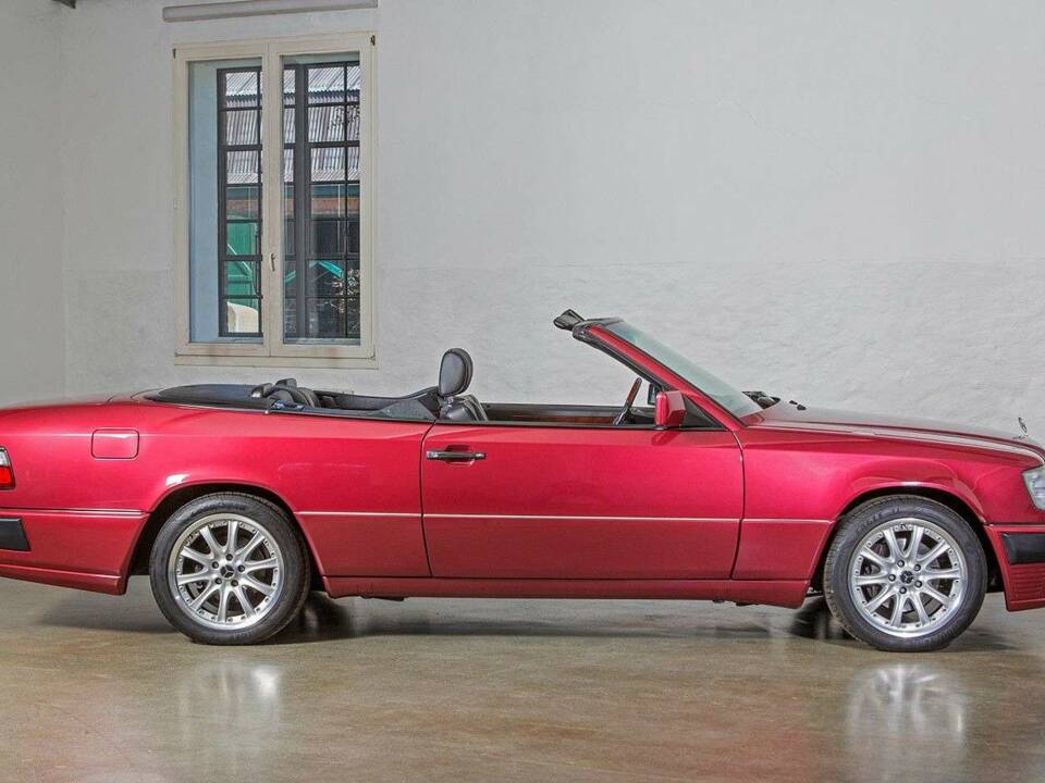 Bild 2/31 von Mercedes-Benz E 320 (1993)