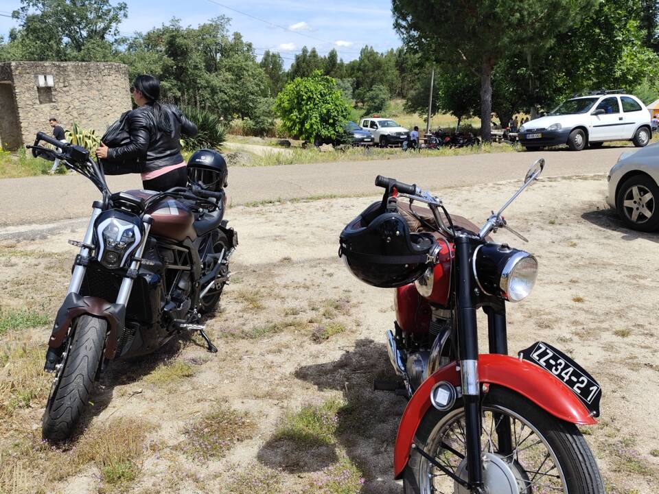 Image 18/51 of BSA B 44 (1966)