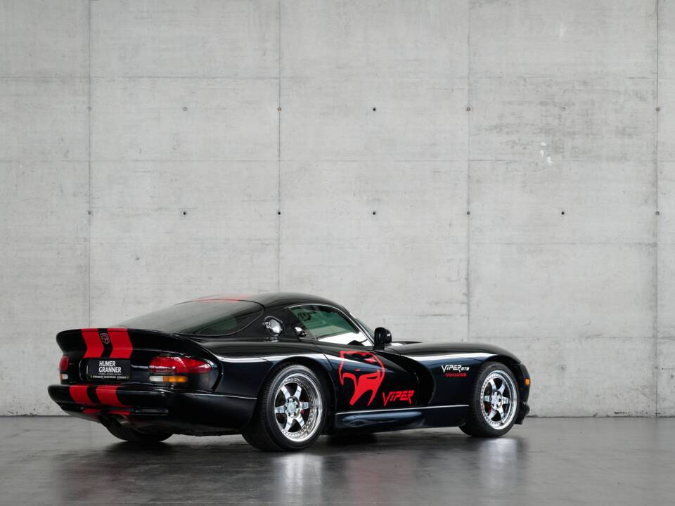 Image 33/50 of Dodge Viper GTS (2005)