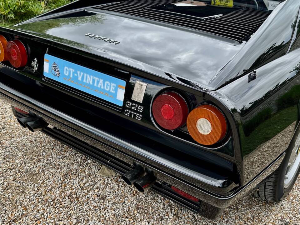 Bild 16/86 von Ferrari 328 GTS (1988)