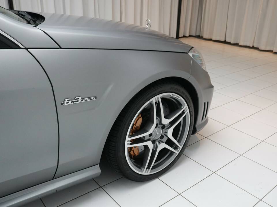 Bild 16/19 von Mercedes-Benz E 63 AMG (2009)