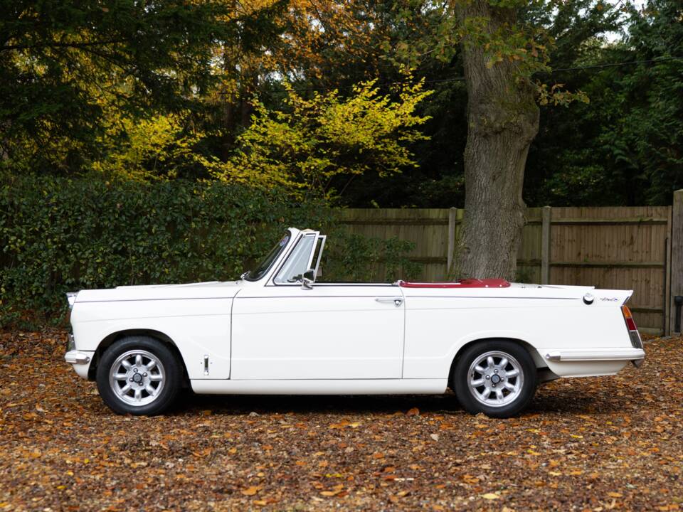 Image 16/50 of Triumph Herald 1200 (1967)