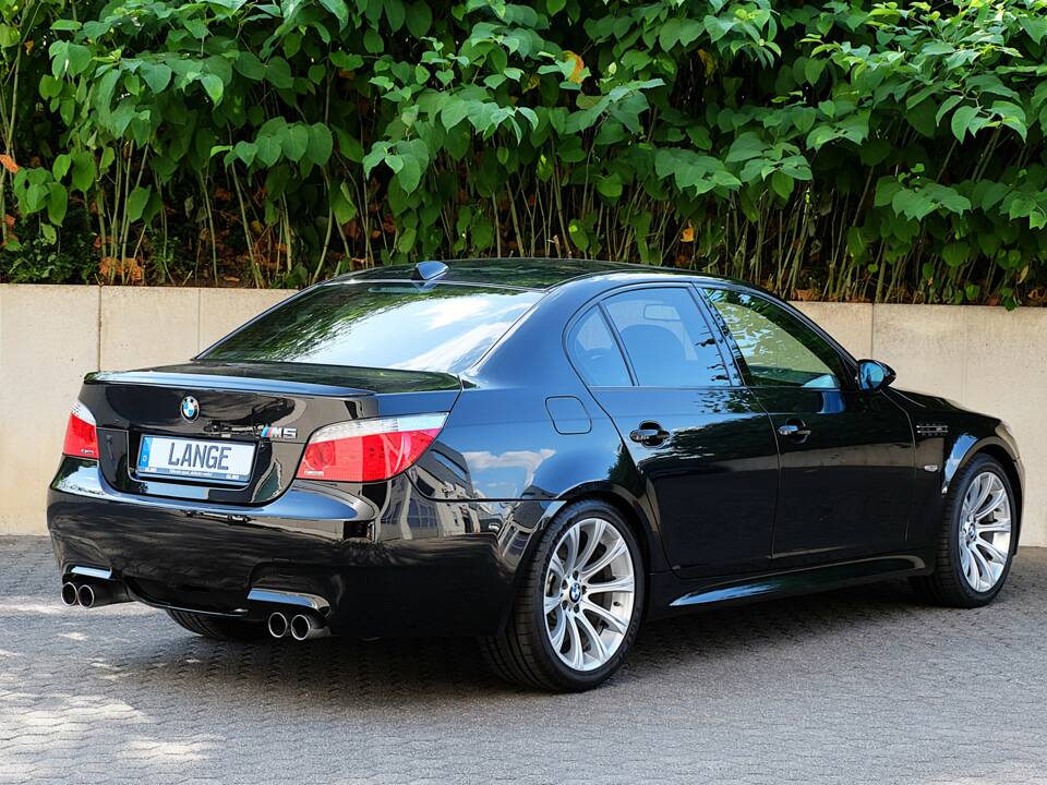 Image 10/51 of BMW M5 (2007)