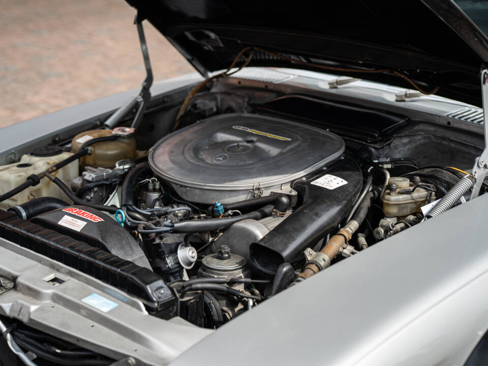 Image 10/68 of Mercedes-Benz 500 SL (1984)