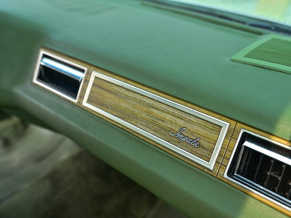 Image 35/44 of Chevrolet Impala (1974)