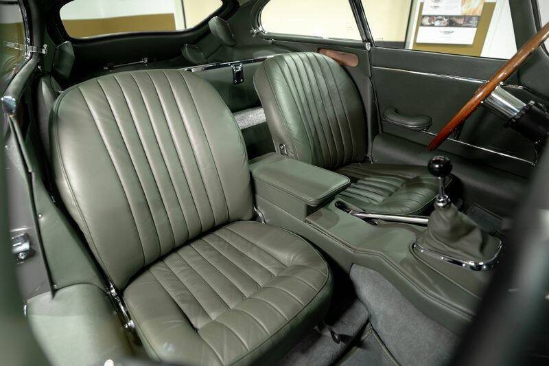 Image 35/50 de Jaguar Type E 4.2 (1966)