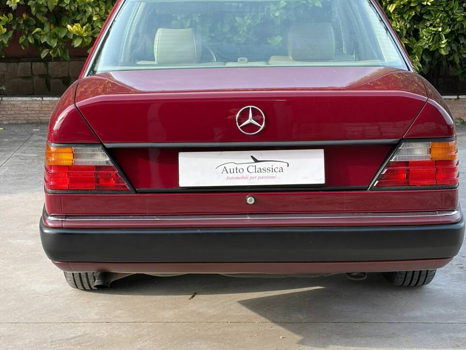 Afbeelding 9/46 van Mercedes-Benz 200 E-16 (1993)