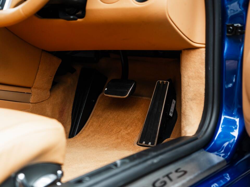 Bild 36/51 von Porsche 911 Carrera 4 GTS (2011)