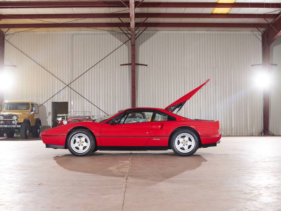 Image 24/79 of Ferrari 328 GTB (1985)