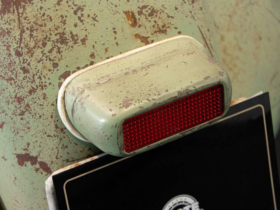 Image 34/50 de Piaggio Vespa 125 (1953)