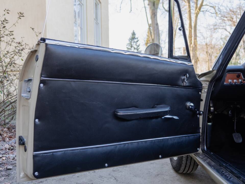 Image 32/54 of Alfa Romeo Giulia GT 1300 Junior (1972)