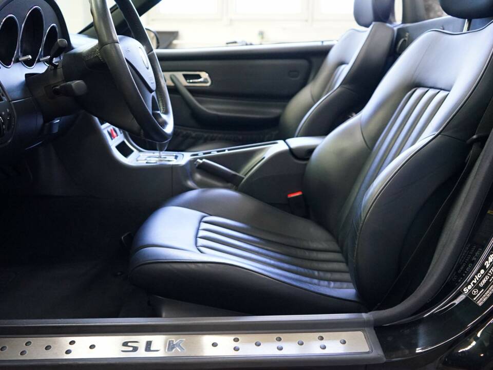 Image 30/48 of Mercedes-Benz SLK 230 Kompressor (2003)