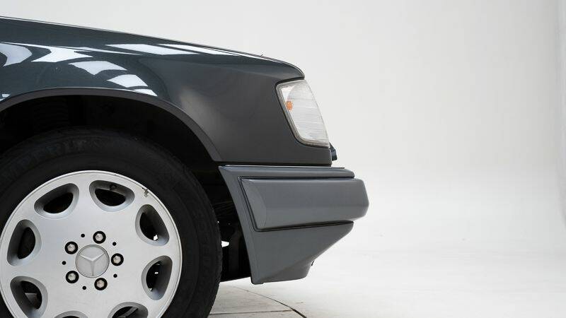 Image 12/15 of Mercedes-Benz E 220 (1994)
