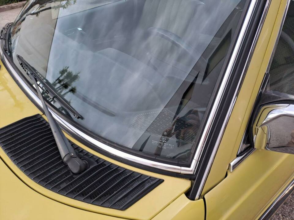 Bild 39/49 von Mercedes-Benz 200 (1979)