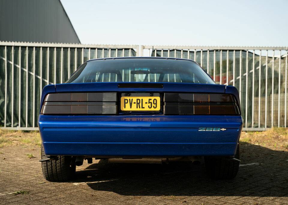 Image 7/8 of Chevrolet Camaro Z28 (1984)