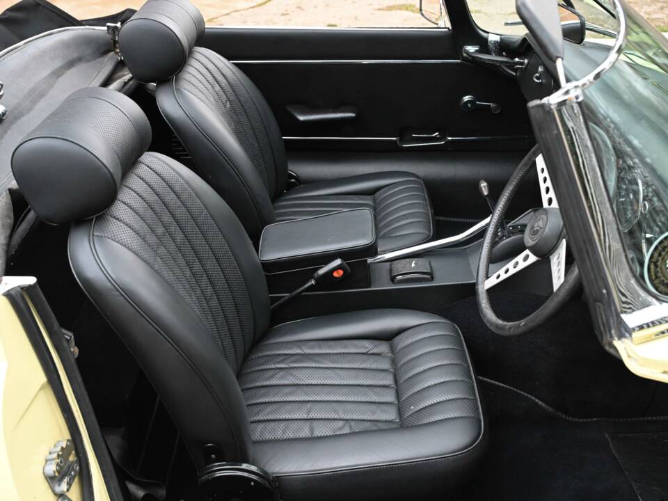 Bild 34/50 von Jaguar E-Type V12 (1973)