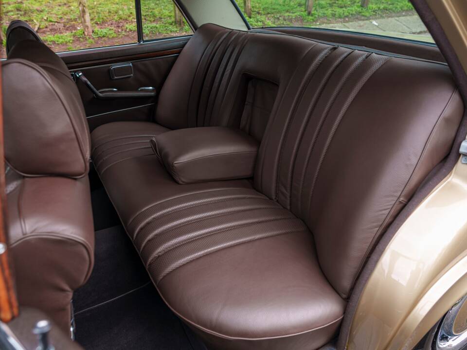 Image 28/34 of Mercedes-Benz 300 SEL 6.3 (1969)