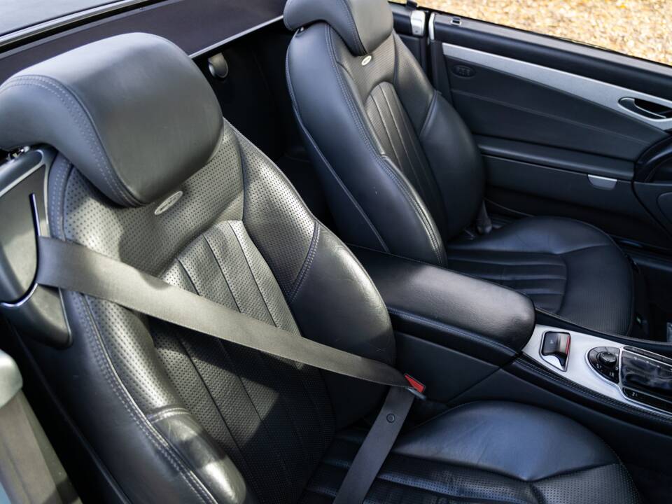 Image 30/45 of Mercedes-Benz SL 55 AMG (2004)