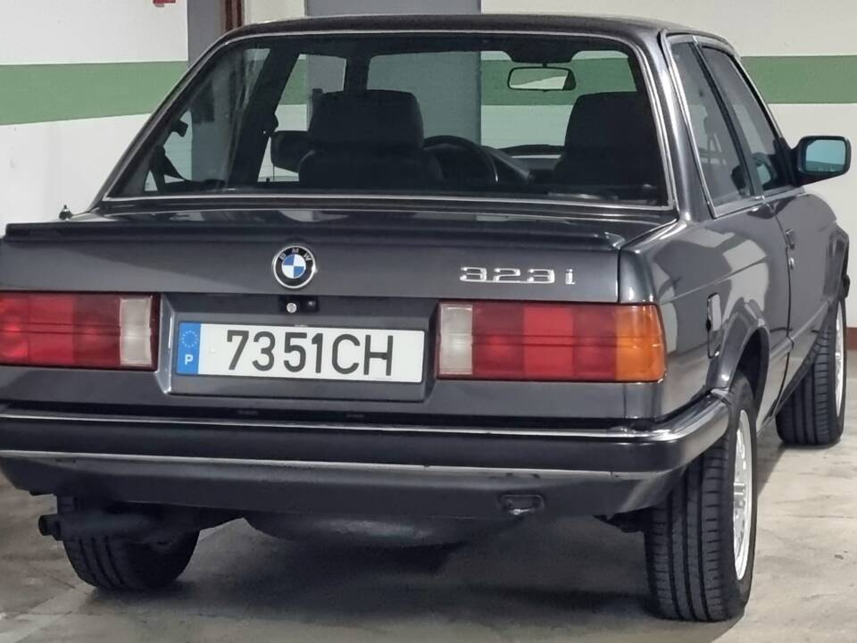 Image 7/100 of BMW 323i (1984)