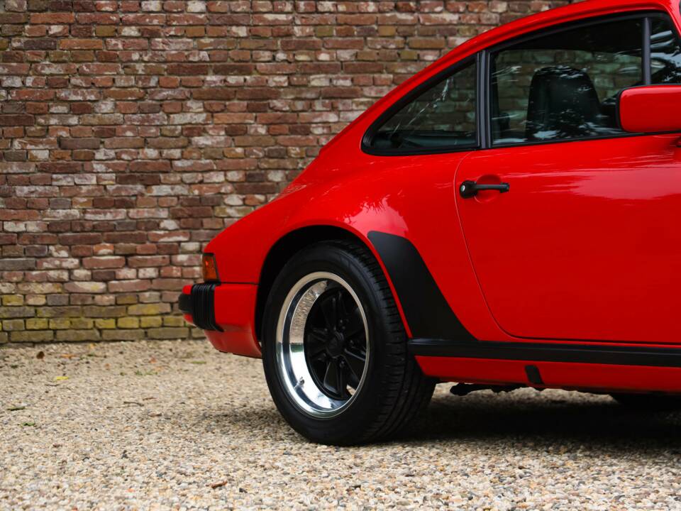 Image 38/50 of Porsche 911 Carrera 3.2 (1988)