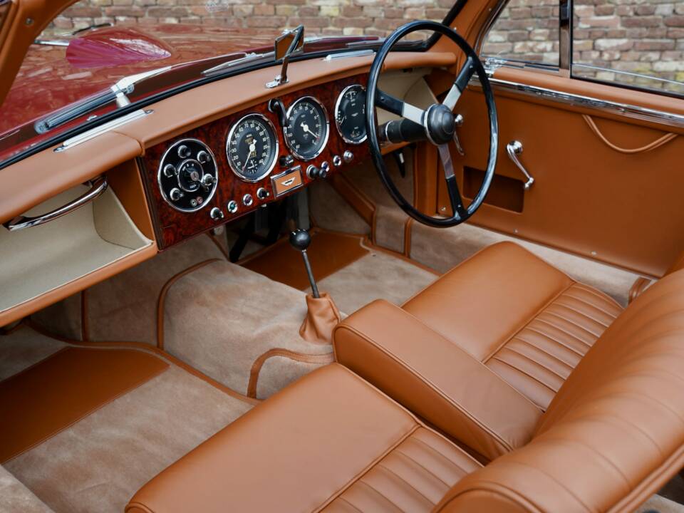 Imagen 21/50 de Aston Martin DB 2/4 Mk II DHC (1955)