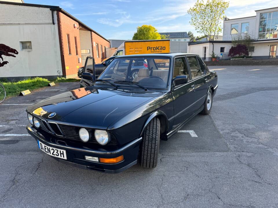 Image 12/12 of BMW M 535i (1987)