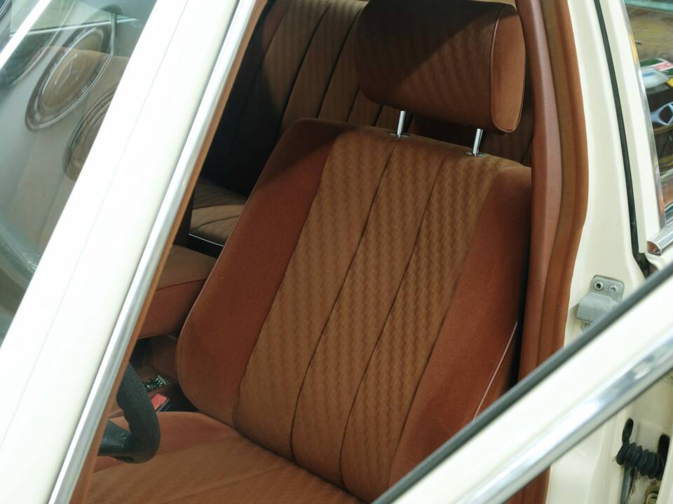 Bild 45/50 von Mercedes-Benz 380 SE (1980)