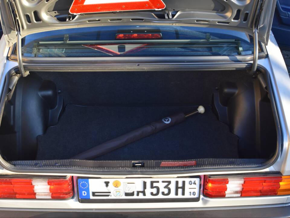 Image 18/18 of Mercedes-Benz 190 E 2.6 (1987)