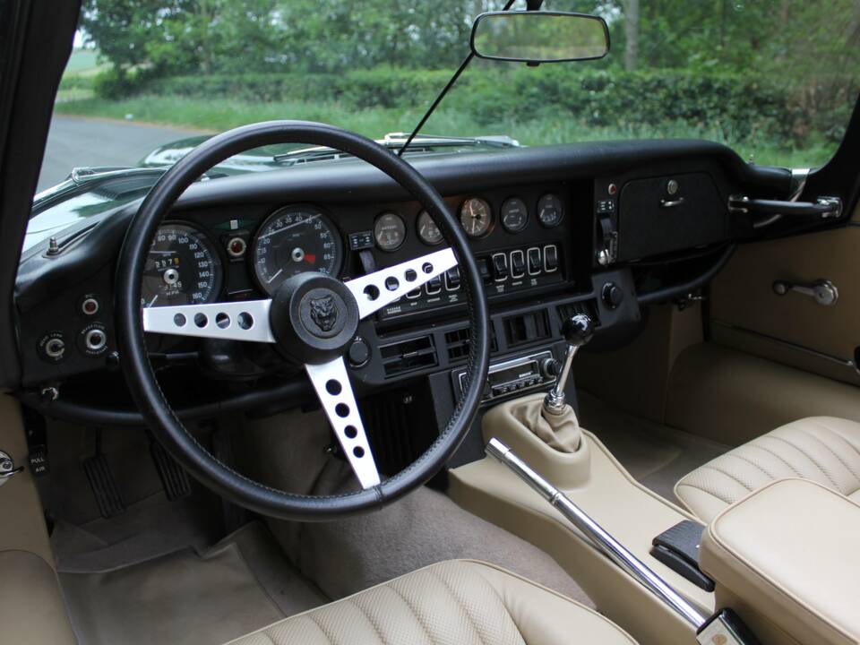 Image 8/18 of Jaguar Type E V12 (1973)