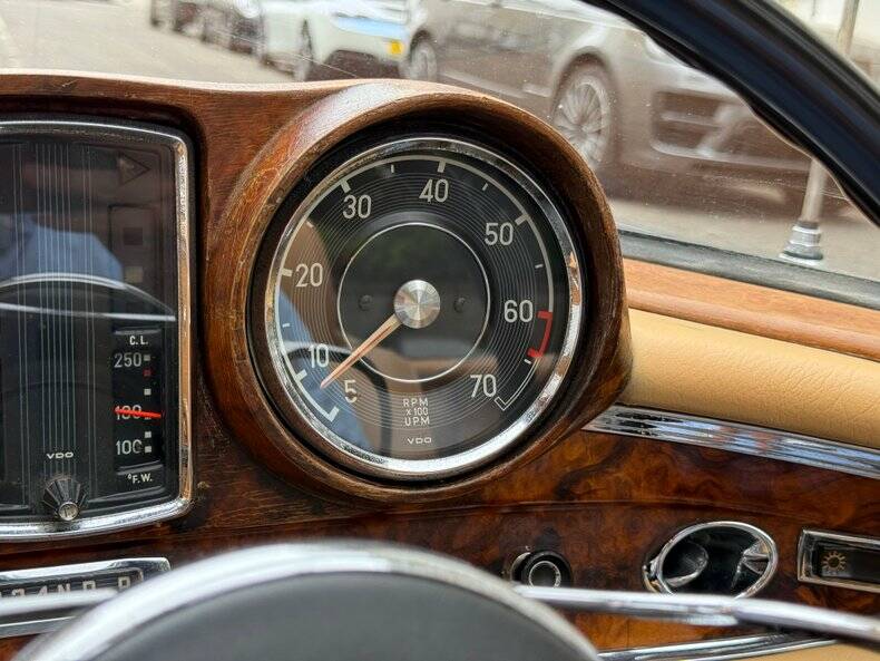 Bild 29/50 von Mercedes-Benz 220 SE b (1966)