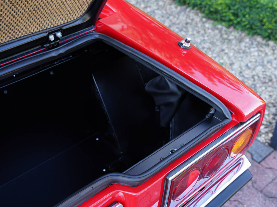 Image 35/50 of Ferrari Dino 308 GT4 (1976)
