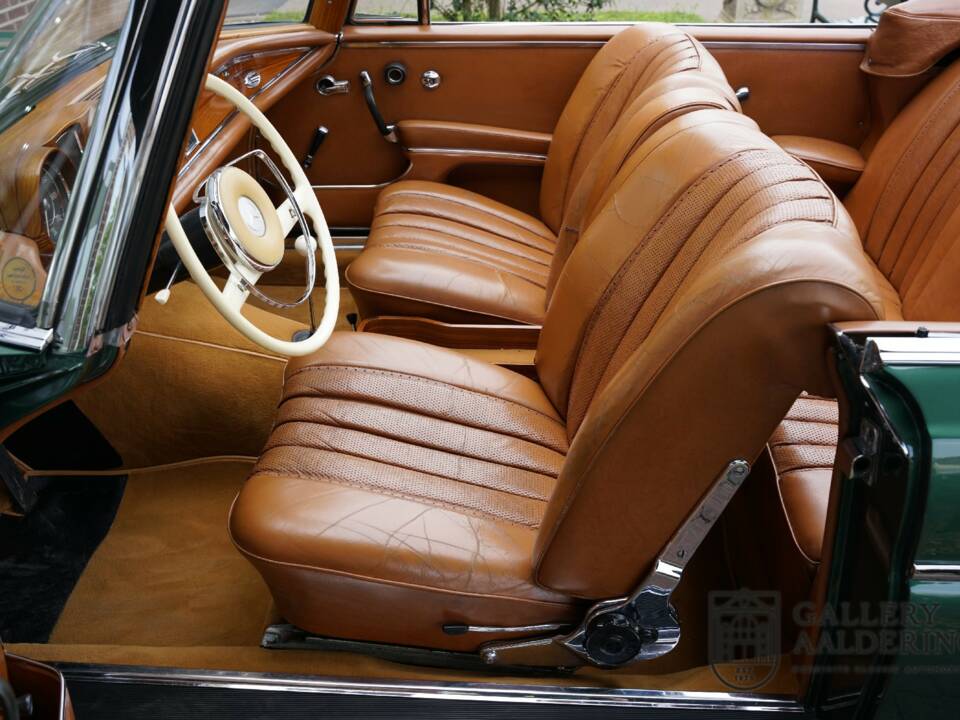Bild 23/50 von Mercedes-Benz 220 SE b (1964)