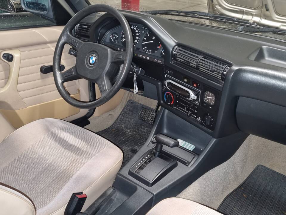 Immagine 6/21 di BMW 318i (1989)