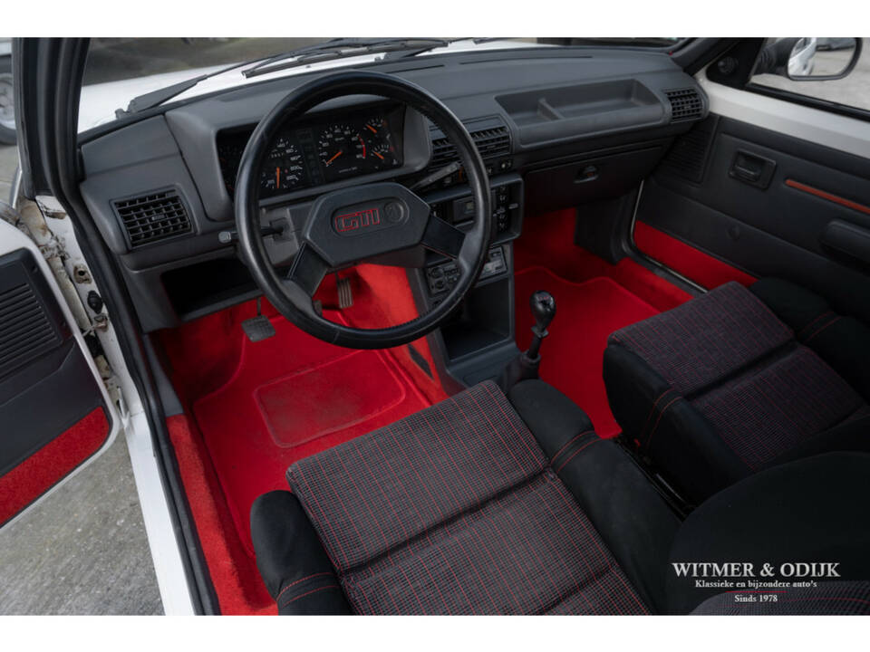 Image 10/23 de Peugeot 205 GTi 1.6 (1987)