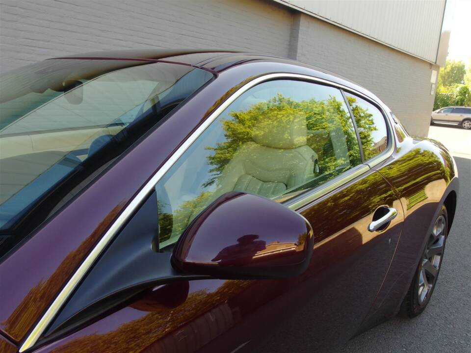 Image 27/98 of Maserati GranTurismo 4.2 (2008)
