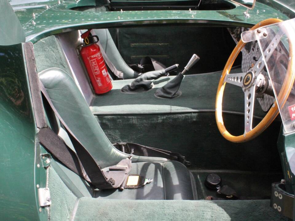 Image 10/16 of Jaguar D-Type (1964)