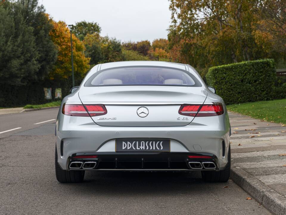 Immagine 6/31 di Mercedes-Benz S 63 AMG S 4MATIC (2019)