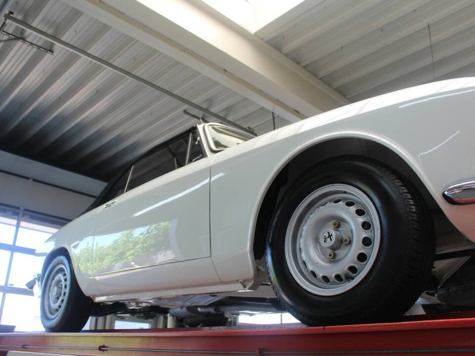 Obraz 9/50 pojazdu Alfa Romeo Giulia 1600 GTC (1966)