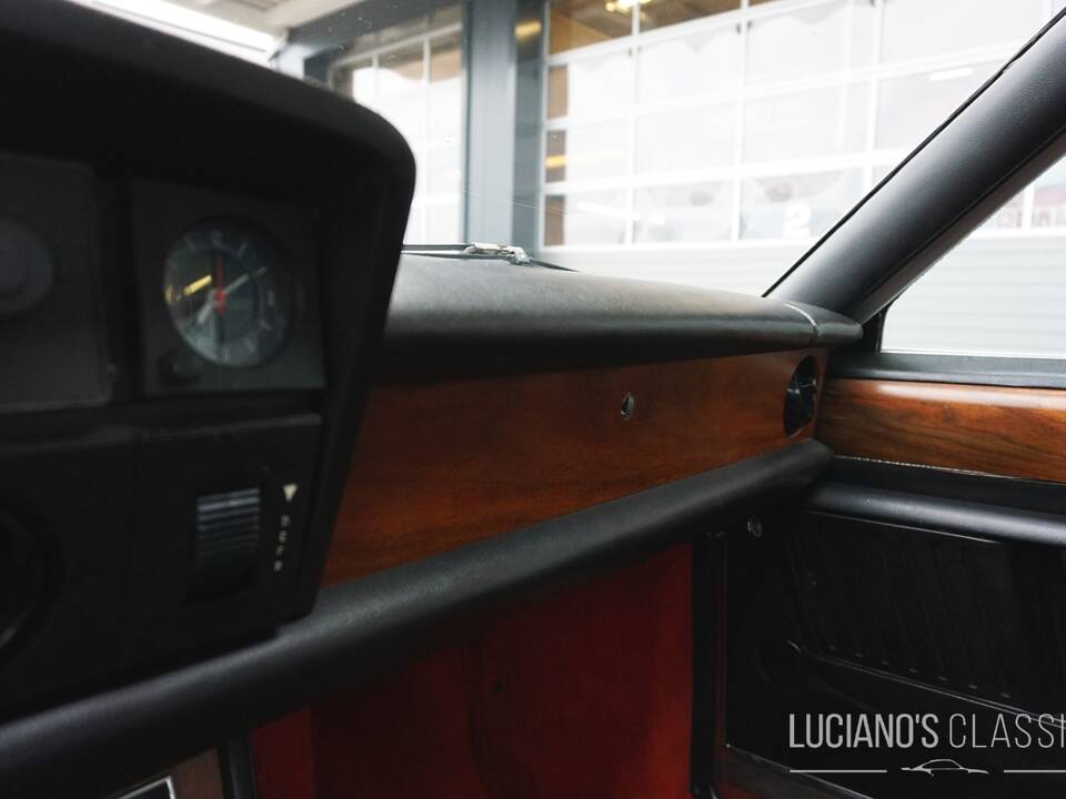 Image 43/66 of FIAT 130 Coupé (1972)
