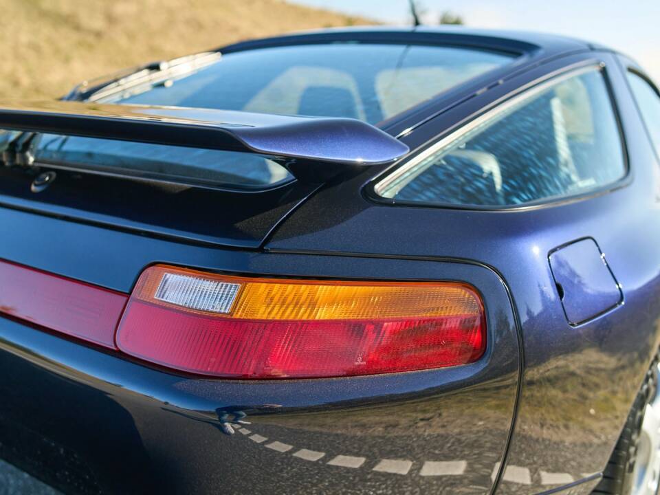 Immagine 10/50 di Porsche 928 GTS (1992)