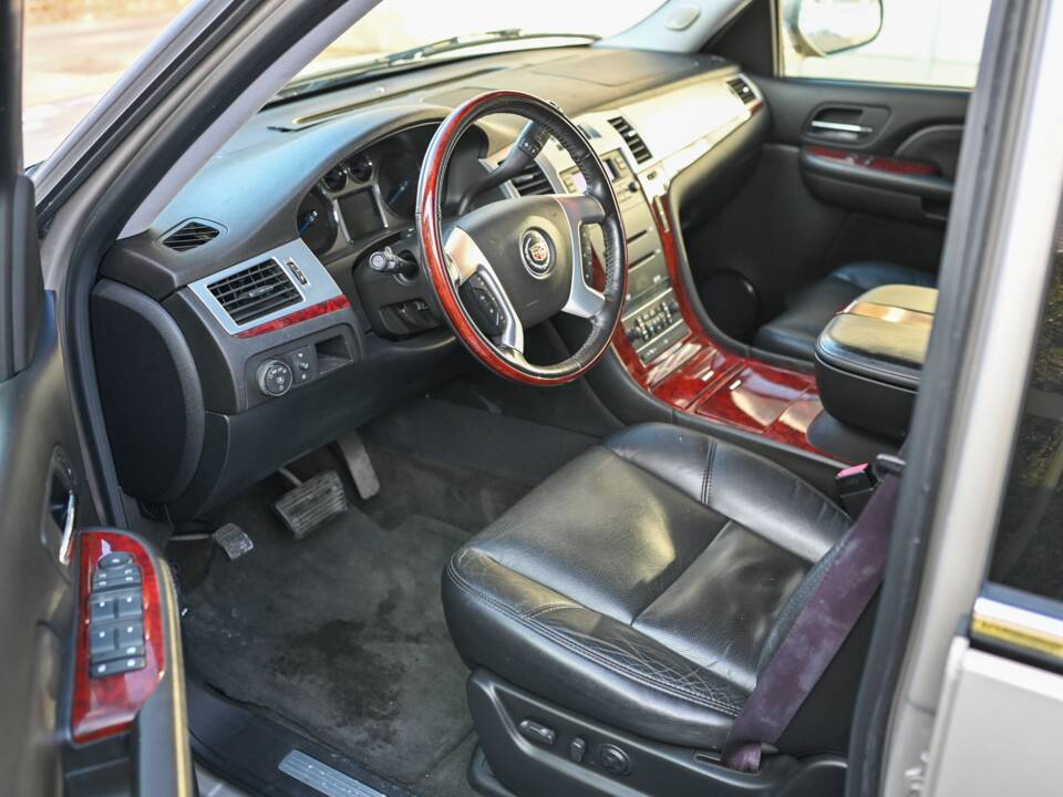 Immagine 10/16 di Cadillac Escalade (2012)